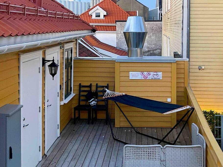 The Yellow House Nr 11 By Berti's *