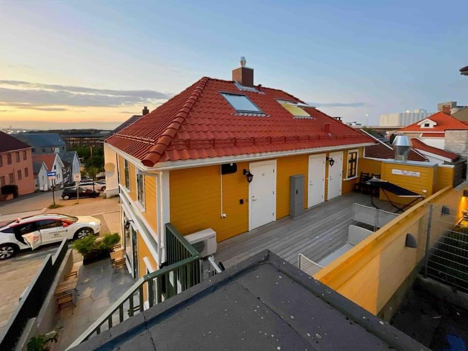 The Yellow House Nr 11 By Berti's